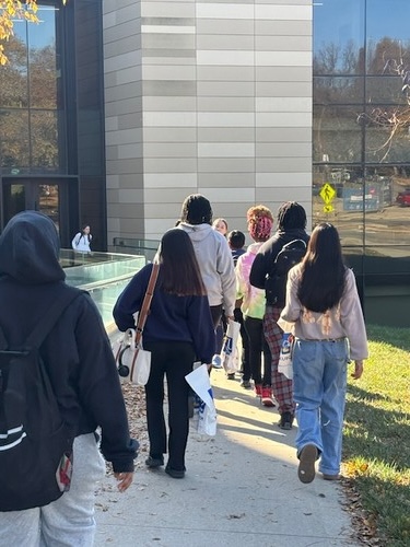 LNESC students arriving for a campus experience