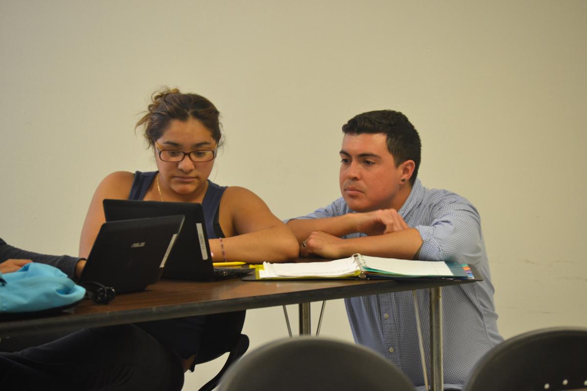 An LNESC student receiving academic support